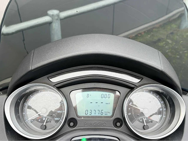 2022 - piaggio - 300 mp3 hpe sport - scooter - afbeelding 8 van  9