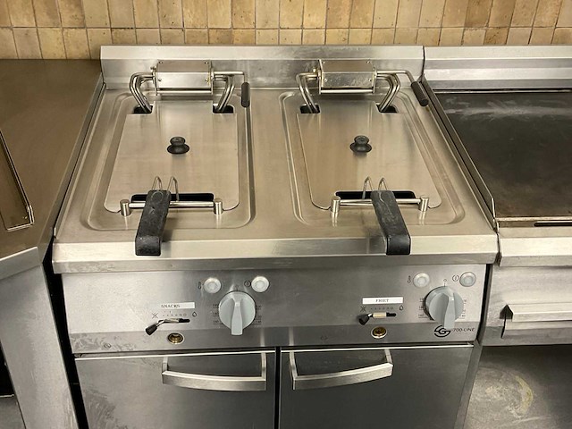 2022 700-line dubbele friteuse - afbeelding 2 van  4