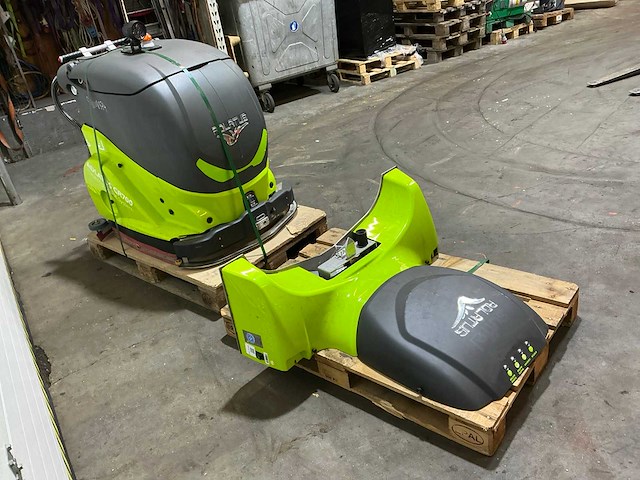2022 adlatus cr900 schoonmaakrobot - afbeelding 20 van  23