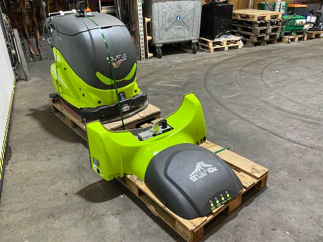 2022 adlatus cr900 schoonmaakrobot - afbeelding 18 van  20