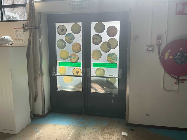 2022 aluminium kozijn met deur - afbeelding 1 van  1