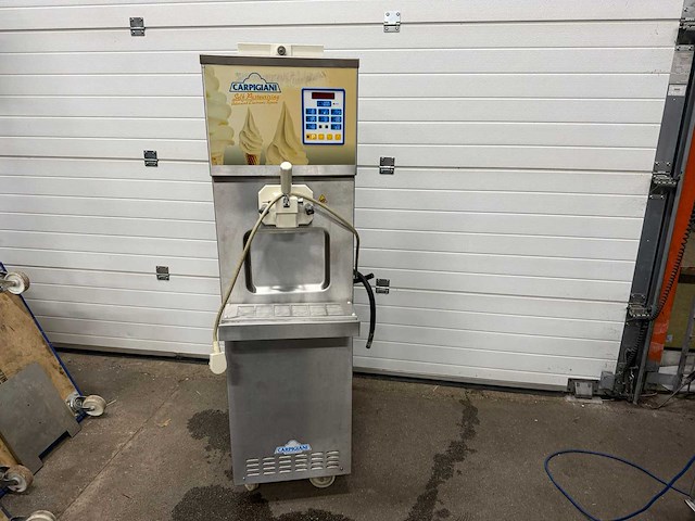2022 carpigiani suf-65eg-r-l soft ijsmachine - afbeelding 1 van  4