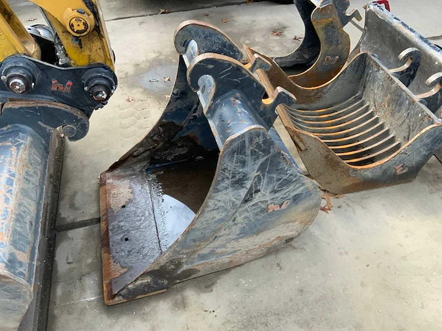 2022 caterpillar 303 rupsgraafmachine met bakkenset - afbeelding 32 van  41