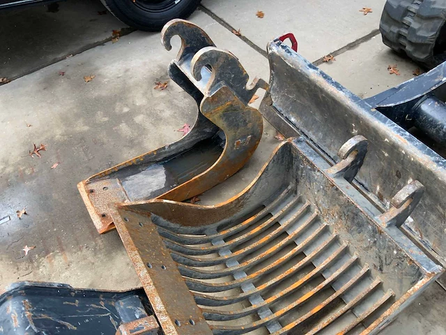 2022 caterpillar 303 rupsgraafmachine met bakkenset - afbeelding 36 van  41