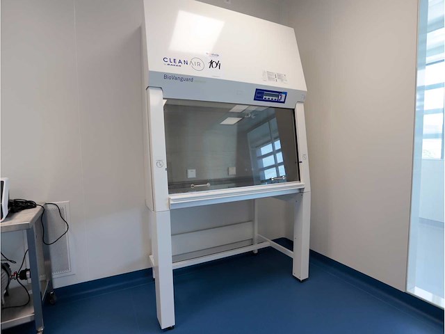 2022 clean air by baker biovanguard 4 laminaire flow kast - afbeelding 1 van  7