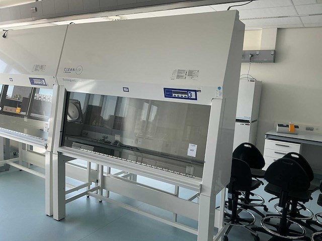 2022 clean air door baker biovanguard 6 laminar flow cabinet - afbeelding 1 van  11