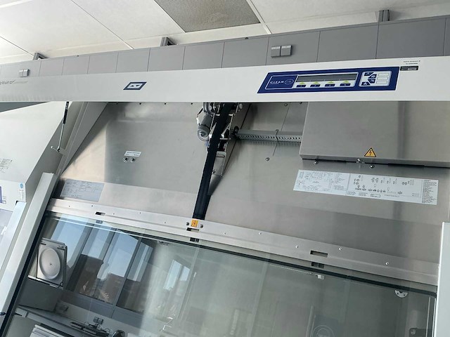 2022 clean air door baker biovanguard 6 laminar flow cabinet - afbeelding 6 van  11