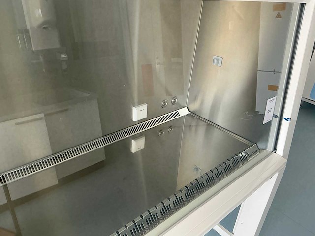 2022 clean air door baker biovanguard 6 laminar flow cabinet - afbeelding 7 van  11