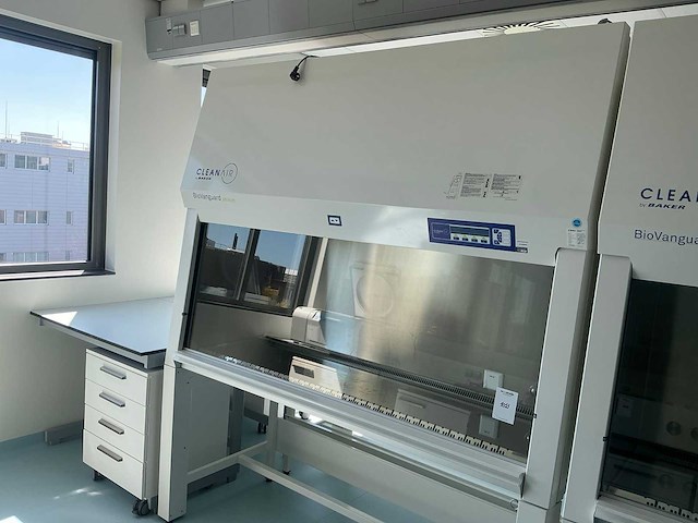 2022 clean air door baker biovanguard 6 laminar flow cabinet - afbeelding 1 van  11