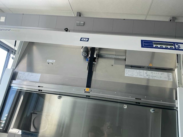 2022 clean air door baker biovanguard 6 laminar flow cabinet - afbeelding 6 van  11