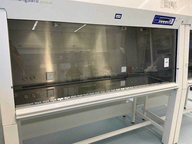 2022 clean air door baker biovanguard 6 laminar flow cabinet - afbeelding 4 van  10