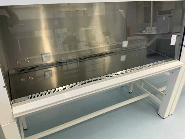 2022 clean air door baker biovanguard 6 laminar flow cabinet - afbeelding 5 van  10
