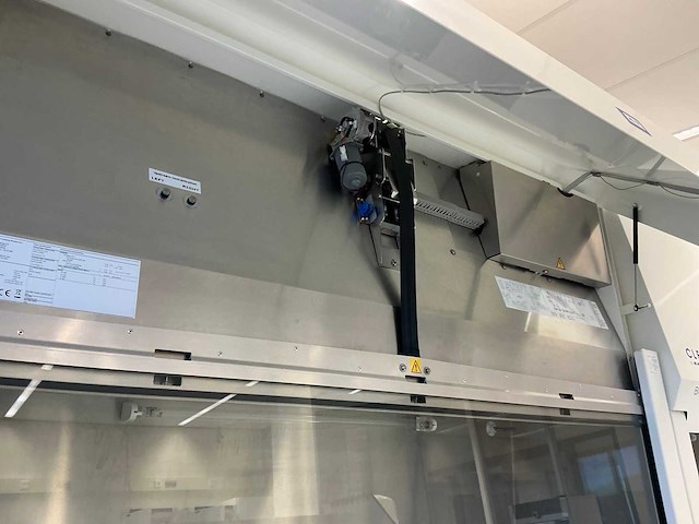 2022 clean air door baker biovanguard 6 laminar flow cabinet - afbeelding 9 van  10