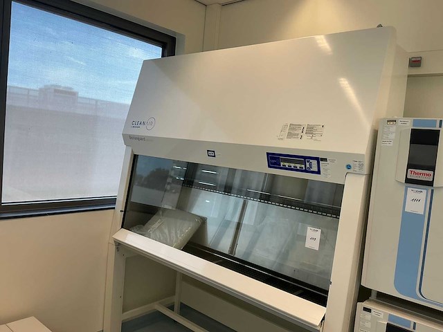 2022 clean air door baker biovanguard 6 laminar flow cabinet - afbeelding 1 van  6