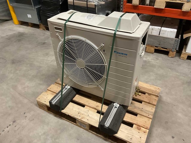 2022 daikin altherma evlq08cav3 buiten-unit - afbeelding 1 van  5