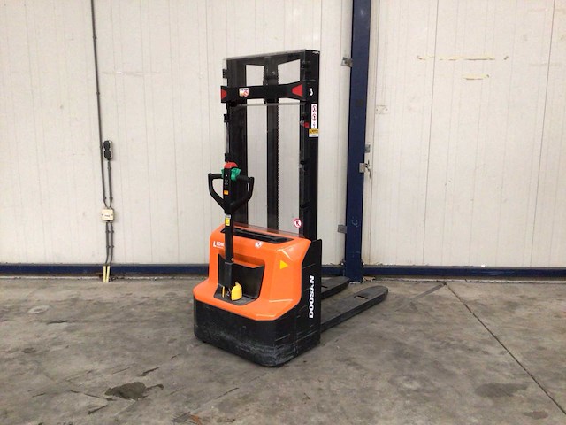 2022 doosan lsm12n-7 stapelaar - afbeelding 1 van  8