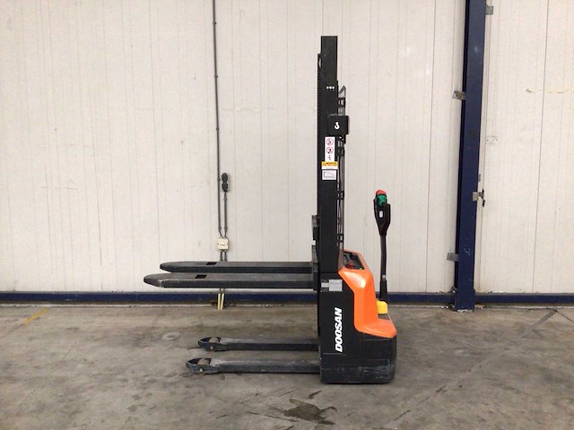 2022 doosan lsm12n-7 stapelaar - afbeelding 5 van  8