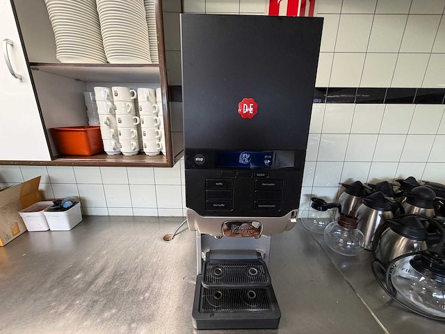 2022 douwe egberts caf 110 quantum bl koffiemachine met 70 de kop-schotel set - afbeelding 1 van  10