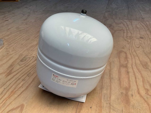 2022 elbi ds-ce 50 expansievat voor solar systeem (5x) - afbeelding 1 van  11