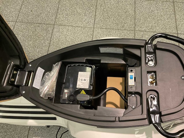 2022 escoo bayesa e-scooter - afbeelding 2 van  10