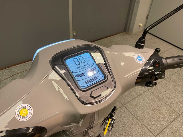 2022 escoo bayesa e-scooter - afbeelding 1 van  12