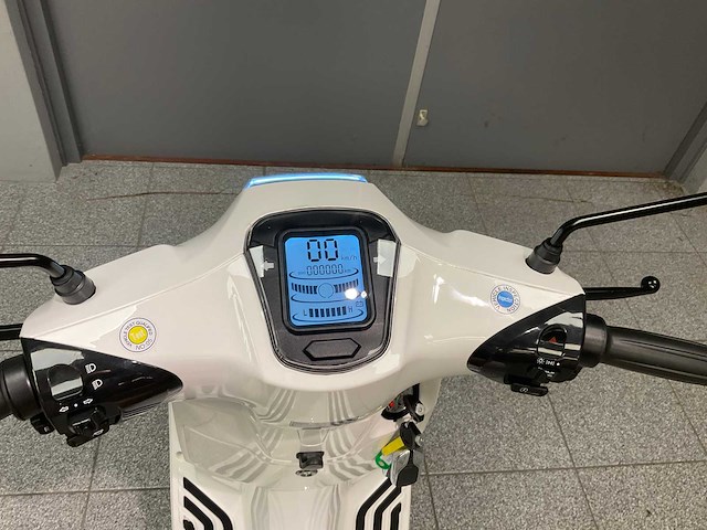 2022 escoo bayesa e-scooter - afbeelding 10 van  11