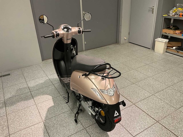 2022 escoo biënto e-scooter - afbeelding 1 van  1