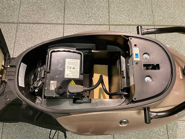2022 escoo biënto e-scooter - afbeelding 11 van  11