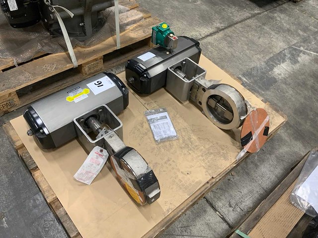 2022 flowserve bx2 / s150s127 pneumatische vlinderklep (2x) - afbeelding 1 van  4