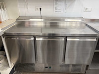 2022 gastro inox - 1000100026282 - rvs koelwerkbank met saladiere - afbeelding 2 van  6