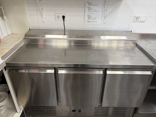 2022 gastro inox - 1000100026282 - rvs koelwerkbank met saladiere - afbeelding 3 van  6
