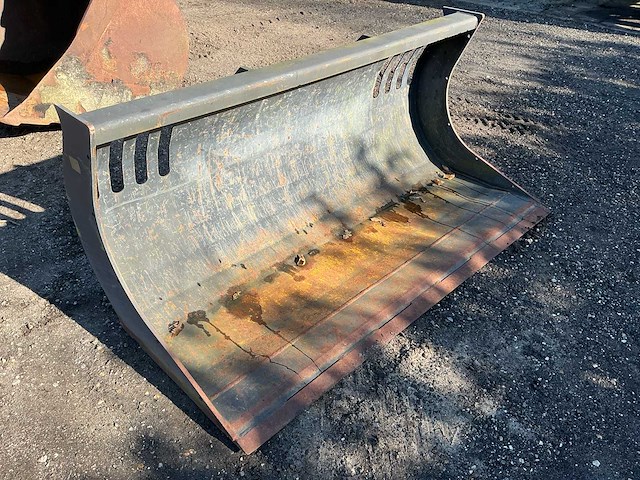 2022 giant eglsb-1750 egalisatie shovel bak - afbeelding 4 van  4