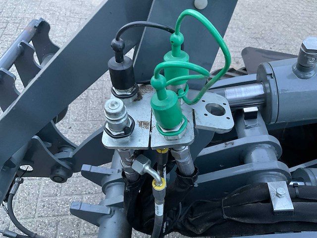 2022 giant g2200e x-tra minishovel - afbeelding 2 van  13