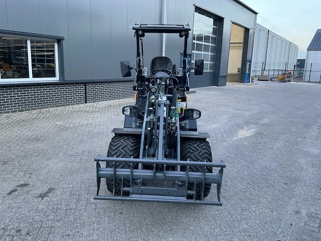 2022 giant g2200e x-tra minishovel - afbeelding 8 van  13