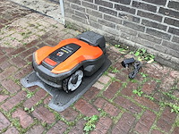 2022 husqvarna 305 robotmaaier - afbeelding 1 van  5