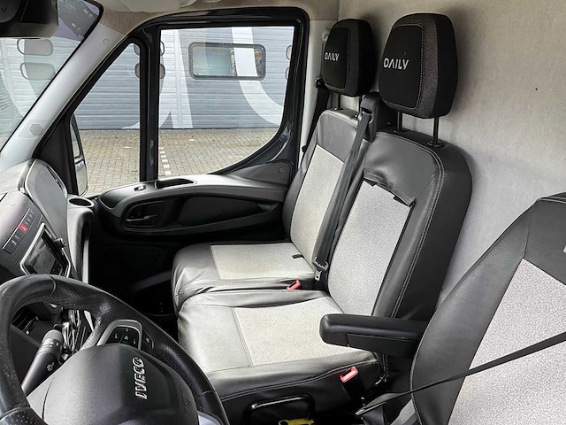 2022 iveco daily 35s18 3.0 luchtvering / automaat bedrijfswagen v-95-lfr - afbeelding 12 van  18