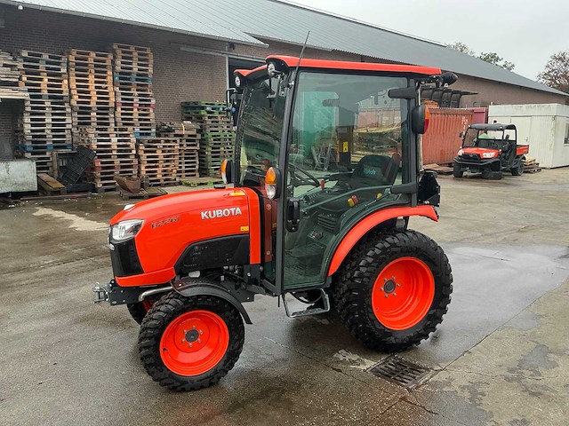 2022 kubota b2261 vierwielaangedreven landbouwtractor - afbeelding 1 van  48