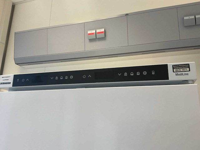 2022 liebherr lcv 4010 mediline laboratorium koelkast/vriezer combinatie - afbeelding 3 van  10