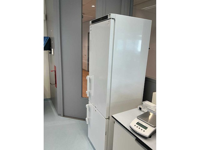 2022 liebherr lcv 4010 mediline laboratorium koelkast/vriezer combinatie - afbeelding 3 van  8