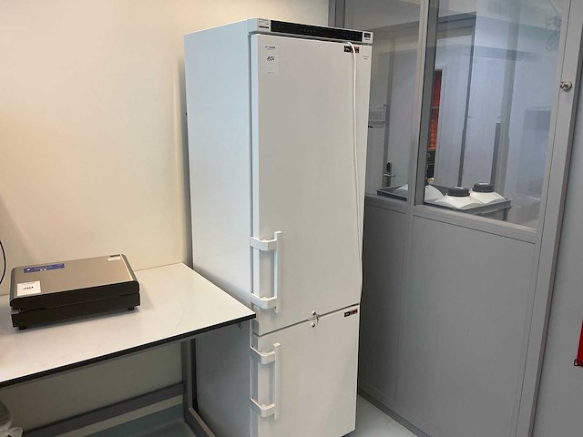 2022 liebherr lcv 4010 mediline laboratorium koelkast/vriezer combinatie - afbeelding 1 van  9