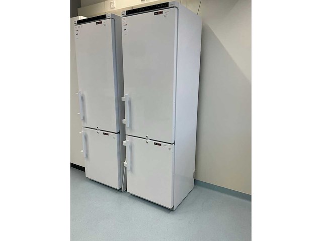 2022 liebherr lcv 4010 mediline laboratorium koelkast/vriezer combinatie - afbeelding 1 van  8