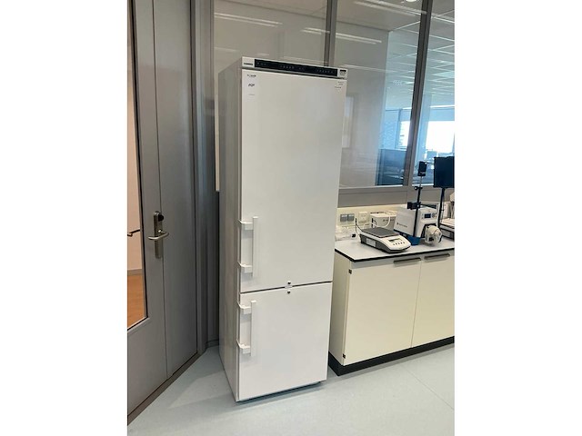 2022 liebherr lcv 4010 mediline laboratorium koelkast/vriezer combinatie - afbeelding 2 van  8