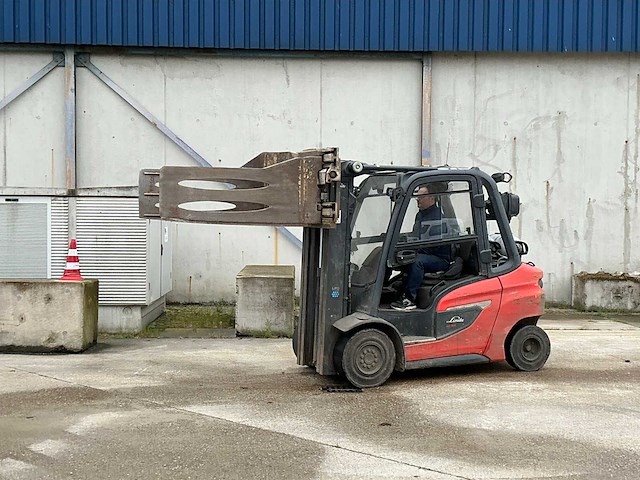2022 linde h35t-01 heftruck met cascade balenklem - afbeelding 12 van  30