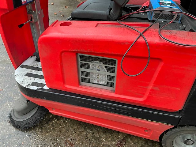 2022 maclean buster1300te zelfrijdende veegmachine - afbeelding 15 van  17