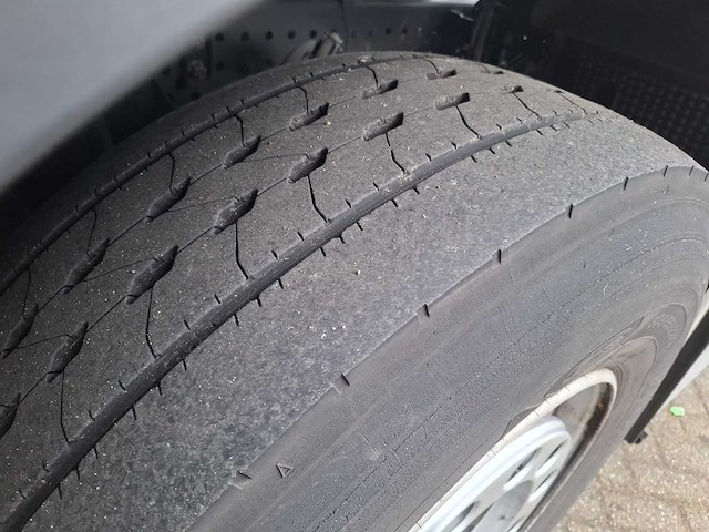 2022 mercedes-benz actros 2545 6x2 gigaspace vrachtwagen - afbeelding 17 van  35