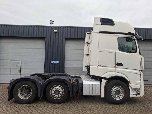 2022 mercedes-benz actros 2545 6x2 gigaspace vrachtwagen - afbeelding 23 van  35