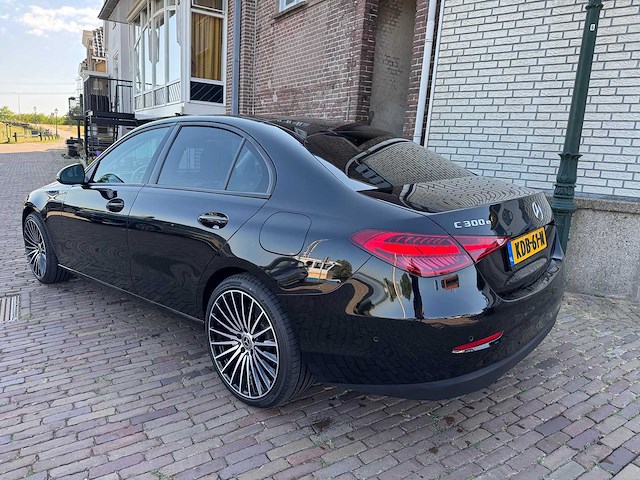2022 mercedes-benz c-klasse 300 e amg 19” bns line ltd kdb-61-n - afbeelding 27 van  29