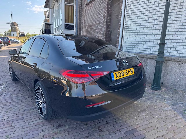 2022 mercedes-benz c-klasse 300 e amg 19” bns line ltd kdb-61-n - afbeelding 28 van  29