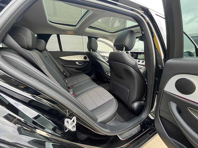 2022 mercedes-benz e300 4matic hybride personenauto - afbeelding 18 van  30