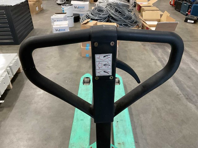 2022 mitsubishi me25mptp hand hydraulische palletwagen - afbeelding 4 van  5